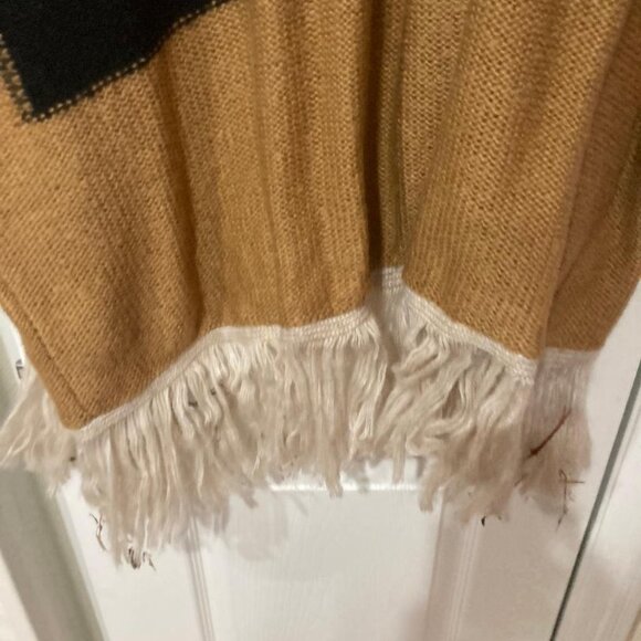 New Directions. A long sweater with a belt. Size Large. New - Picture 3 of 4